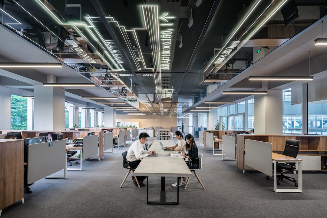 HMI人机界面在自动化设备中的高亮显示技术优势解析